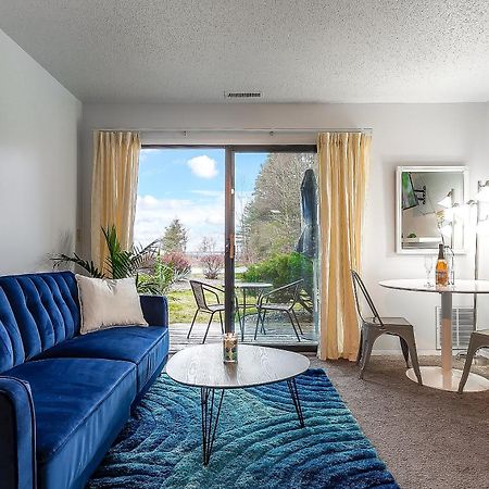 Beautiful Lake View Studio Condo At The Shores Traverse Stadt Exterior foto
