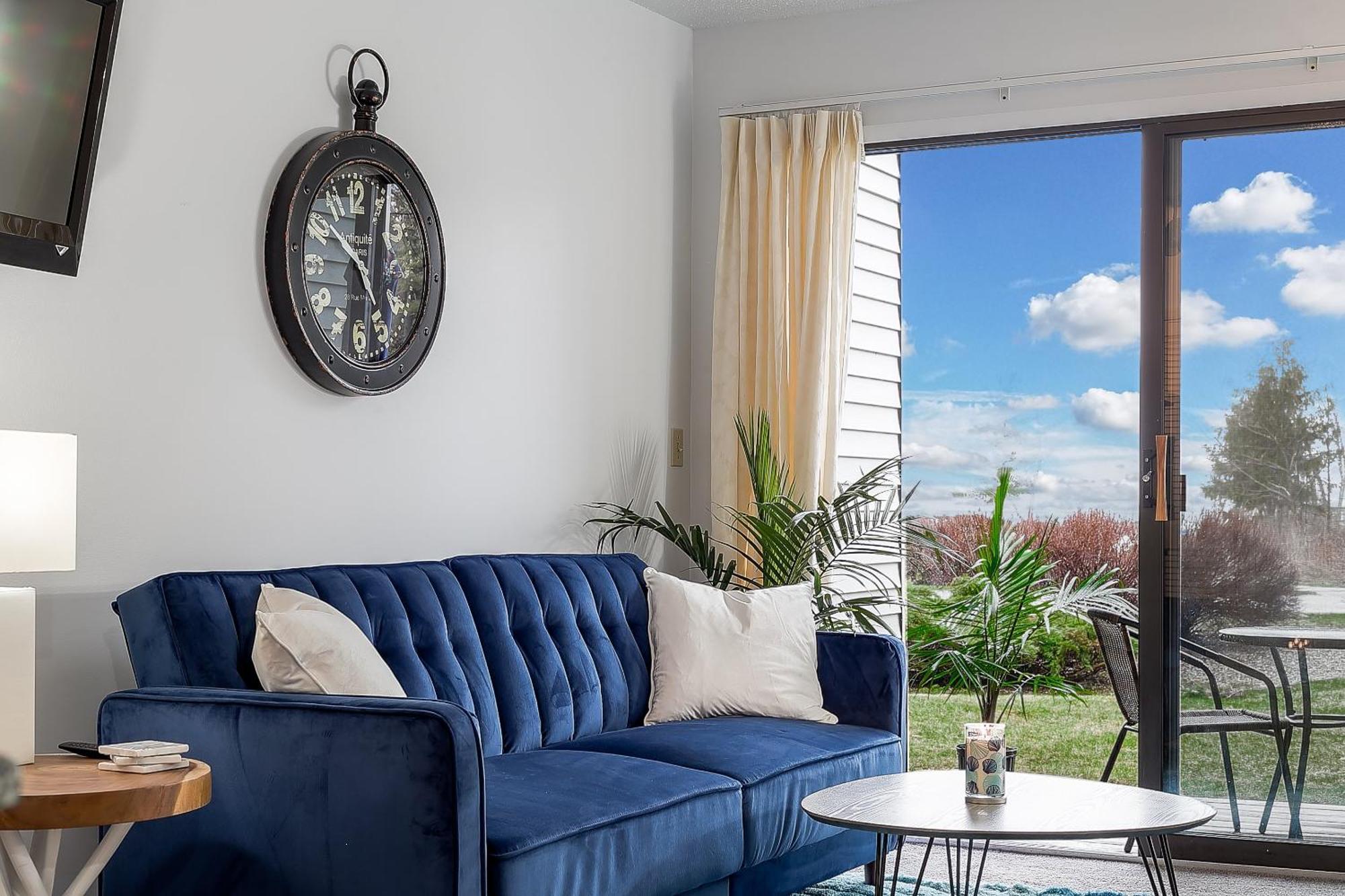 Beautiful Lake View Studio Condo At The Shores Traverse Stadt Exterior foto